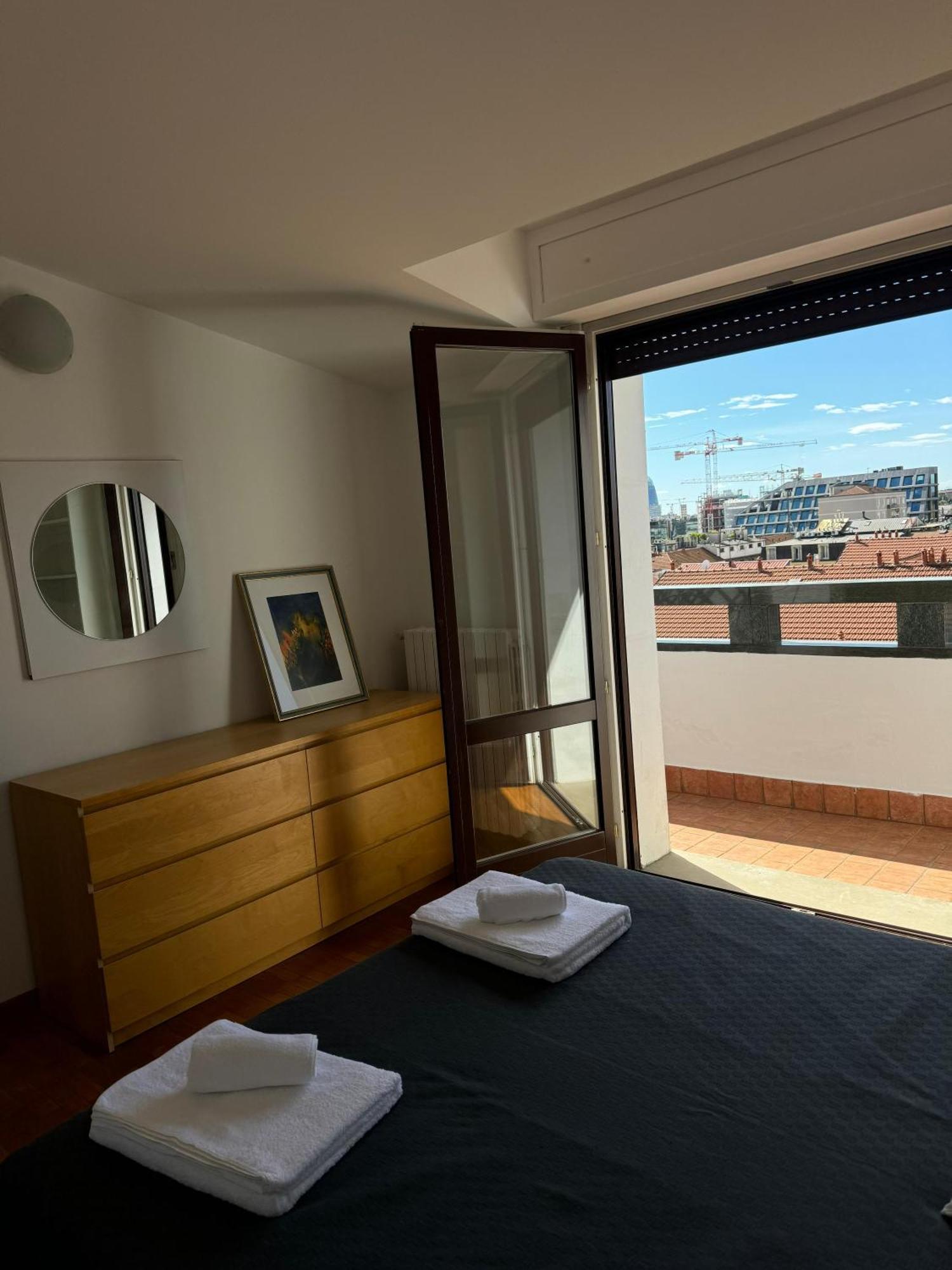 Appartamento Isola- Attico Con Balcone Milano Esterno foto
