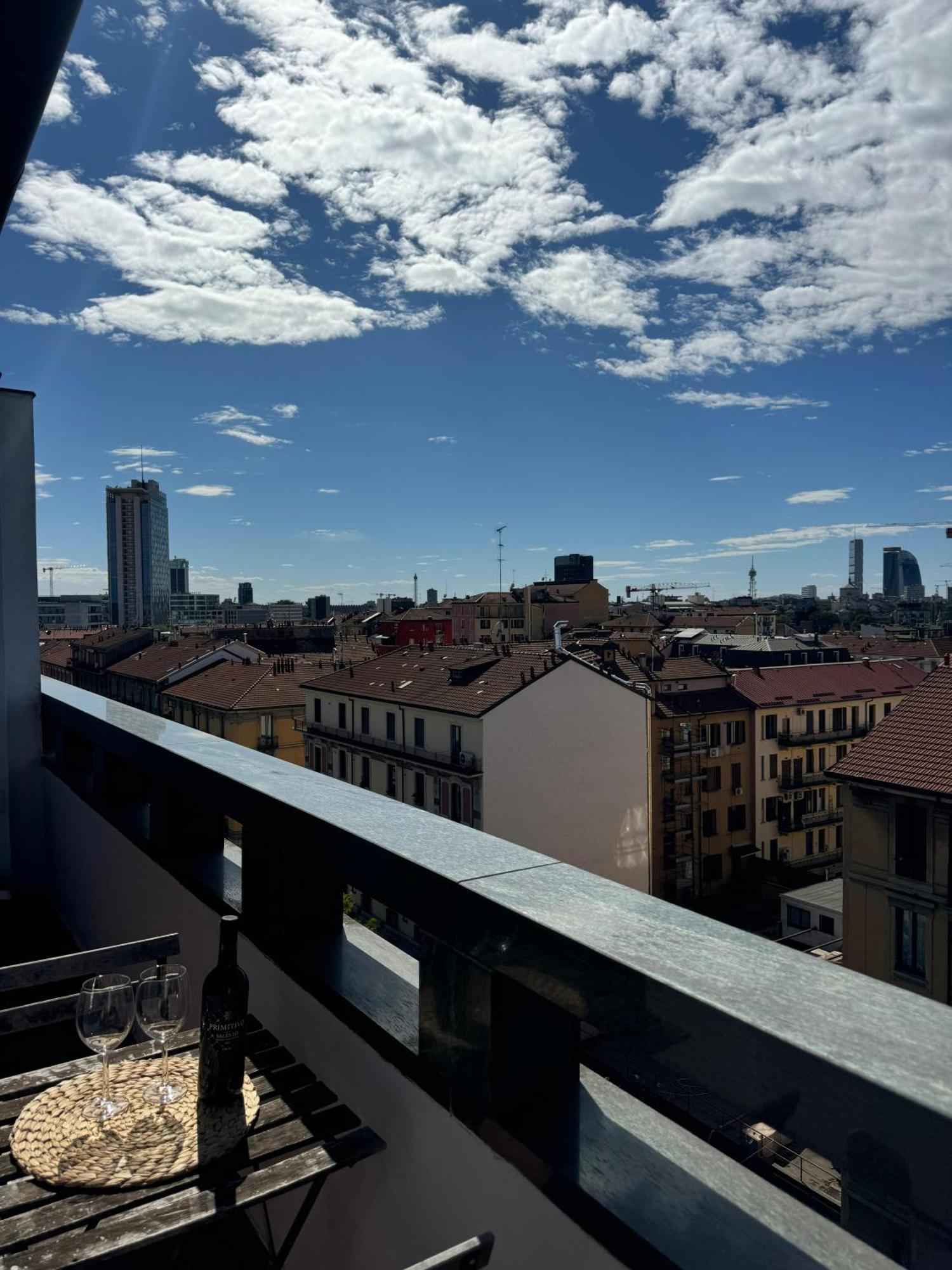 Appartamento Isola- Attico Con Balcone Milano Esterno foto