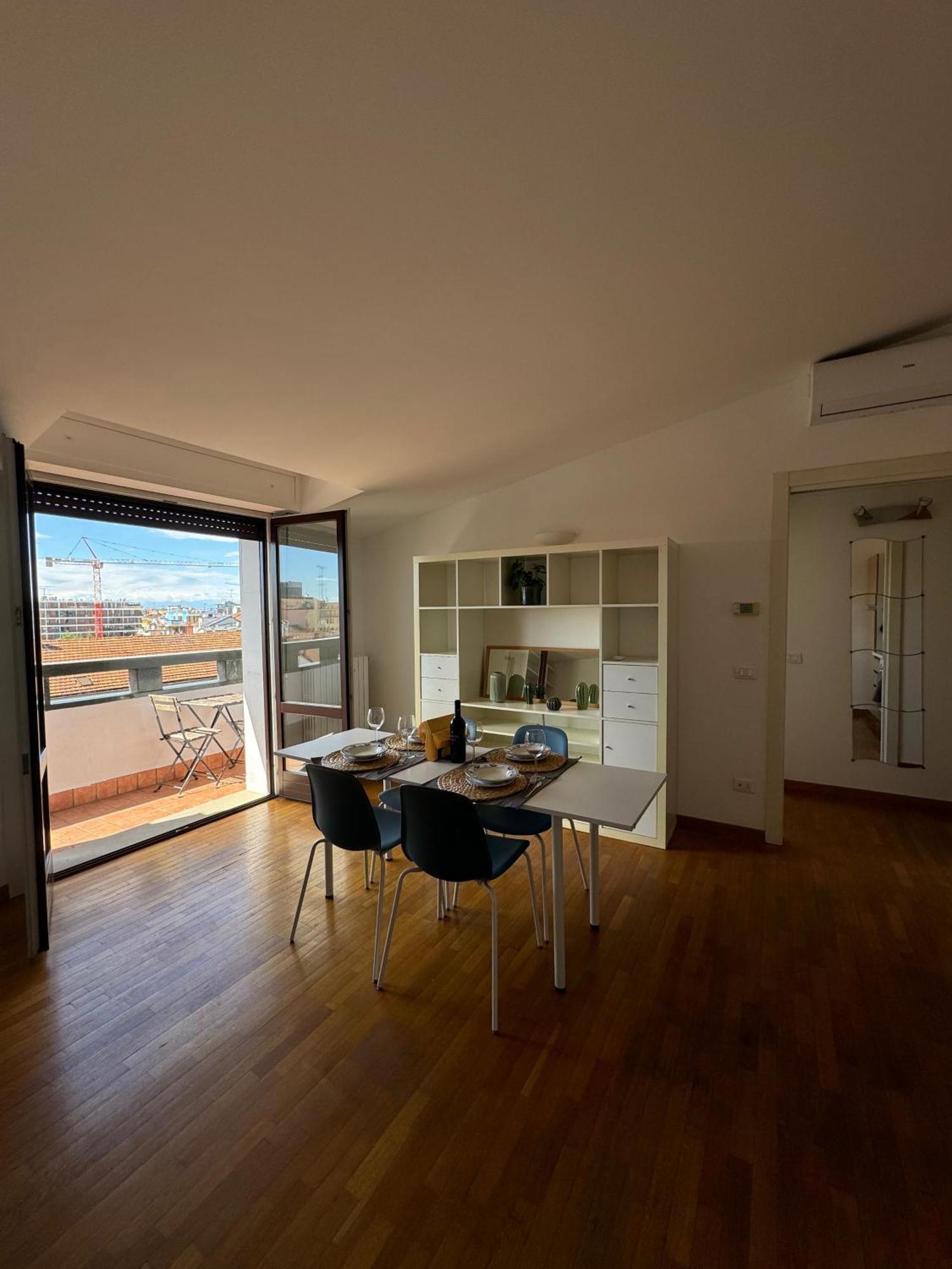 Appartamento Isola- Attico Con Balcone Milano Esterno foto